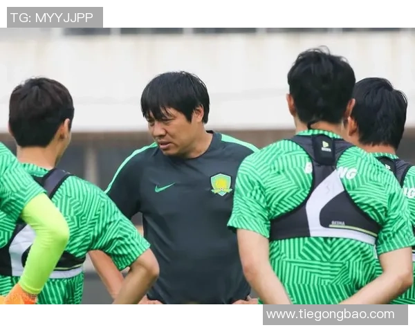 年轻足球明星杨某某崭露头角引发球迷热议未来可期